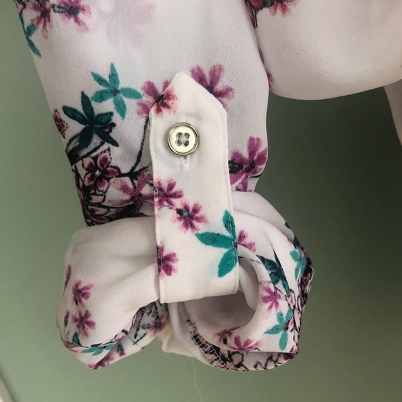 NWT CANDIE’S FLORAL BUTTON BLOUSE - Picture 3 of 6